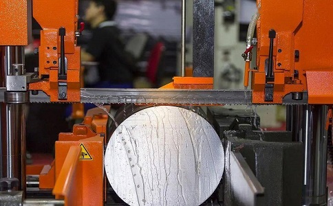 叙永立式金属带锯床切削出现跑带故障解决方法！